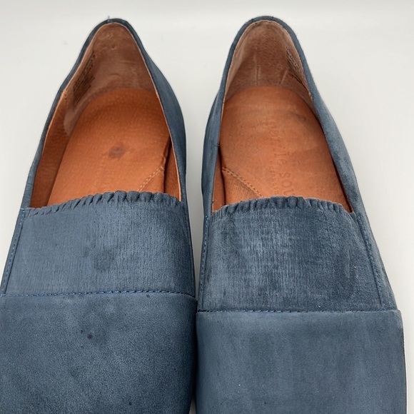 Gentle Souls by Kenneth Cole Women's Eugene Ruffle Flats Shoes in Ocean Size 9 - Picture 4 of 10